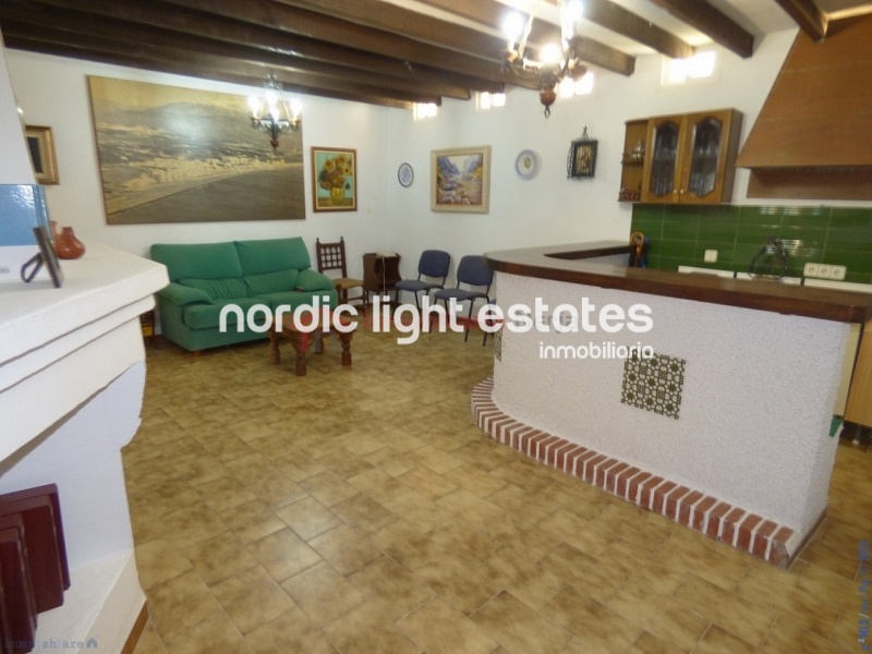 Villa con 6 dormitorios, jardín y piscina