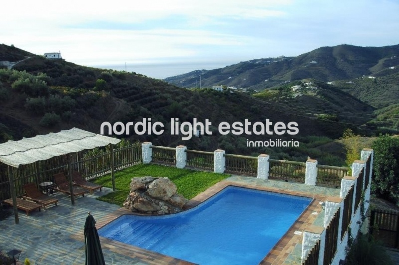 Detached country villa in Frigiliana