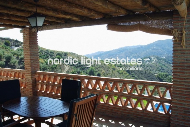 Detached country villa in Frigiliana