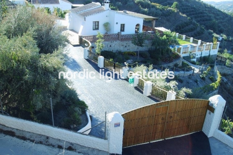 Detached country villa in Frigiliana
