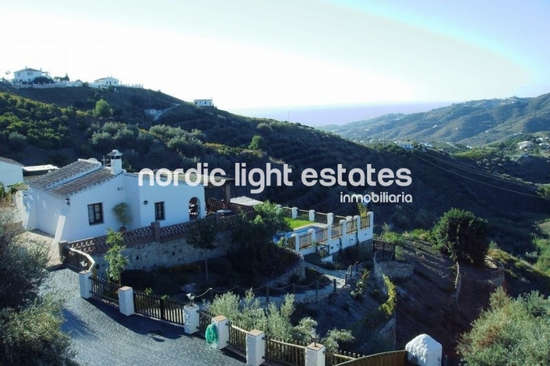Detached country villa in Frigiliana