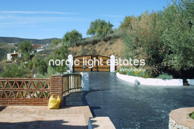 Detached country villa in Frigiliana