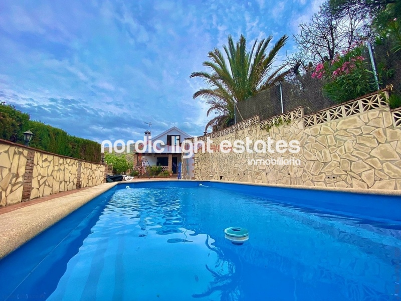 Similar properties Large country house on a plot of 4000 sqm