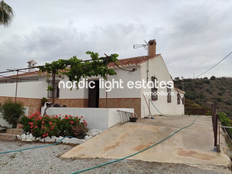 Large country house close to Torrox 