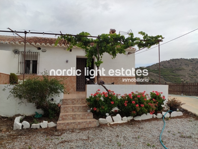 Similar properties Large country house close to Torrox 