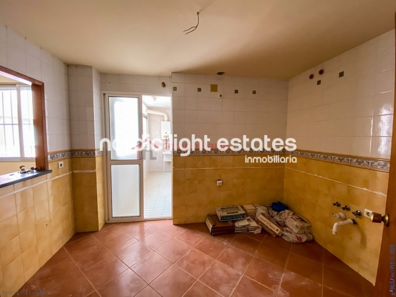 4bedroomed apartment next to the hospital Civil