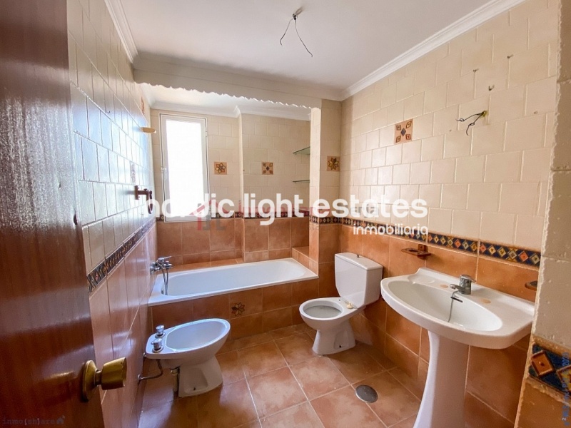 4bedroomed apartment next to the hospital Civil