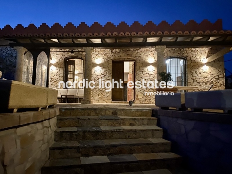 Spectacular villa very close to Nerja