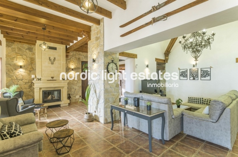 Spectacular villa very close to Nerja
