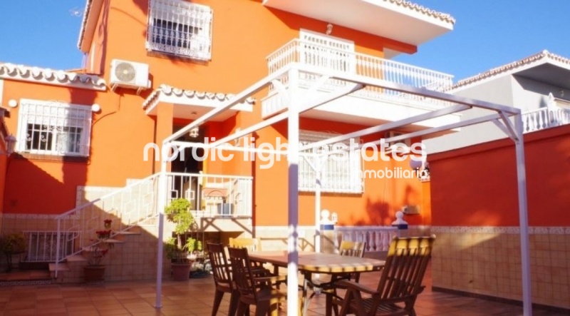Villa with 4 bedrooms and garage 
