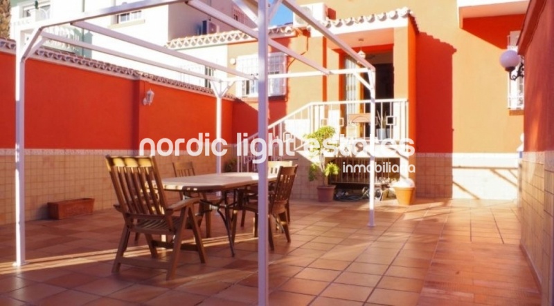 Villa with 4 bedrooms and garage 