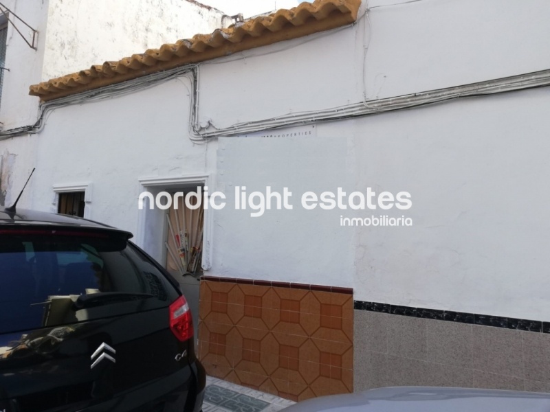 Townhouse to renovate, in the historic centre 