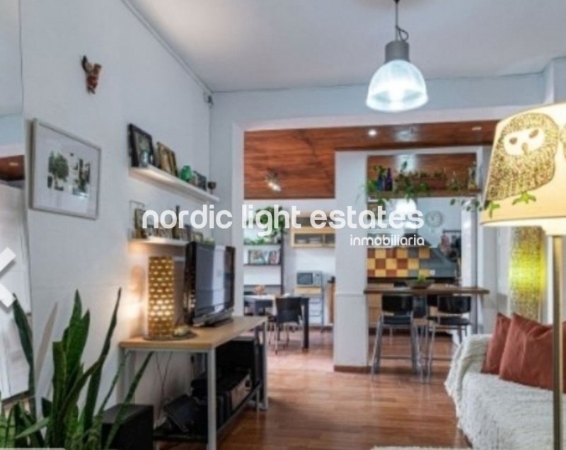 Apartment and 2 commercial premises in the centre of Nerja