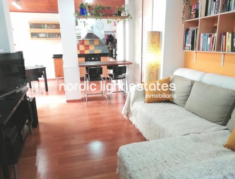 Apartment and 2 commercial premises in the centre of Nerja