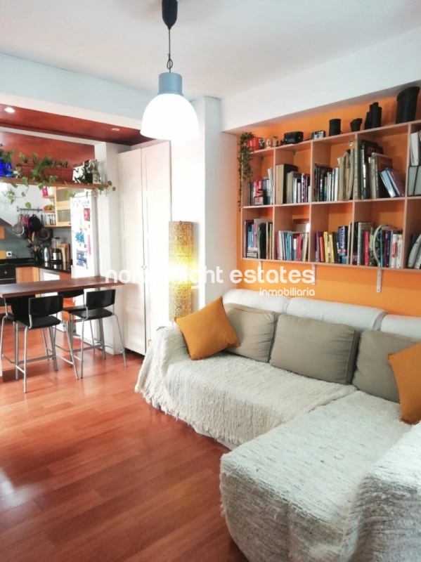 Apartment and 2 commercial premises in the centre of Nerja