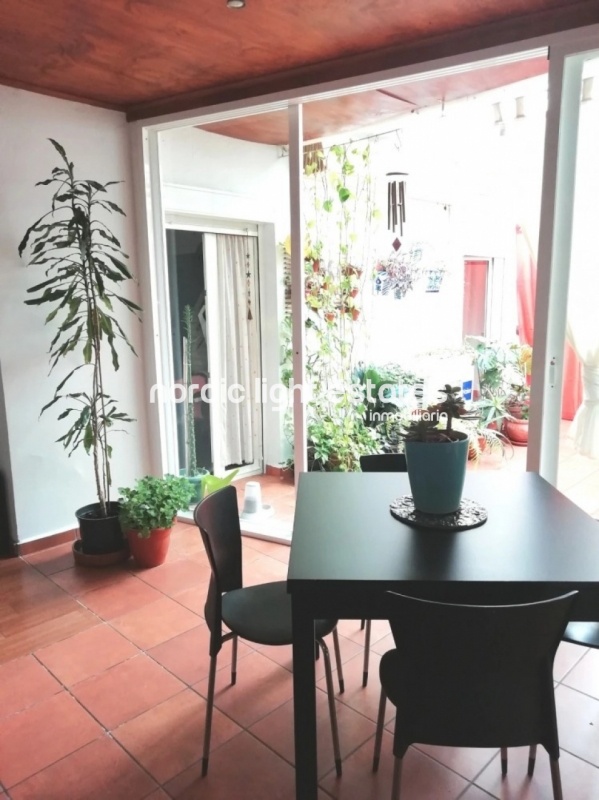 Apartment and 2 commercial premises in the centre of Nerja