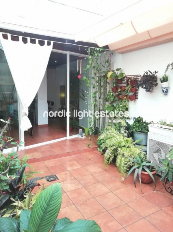 Apartment and 2 commercial premises in the centre of Nerja