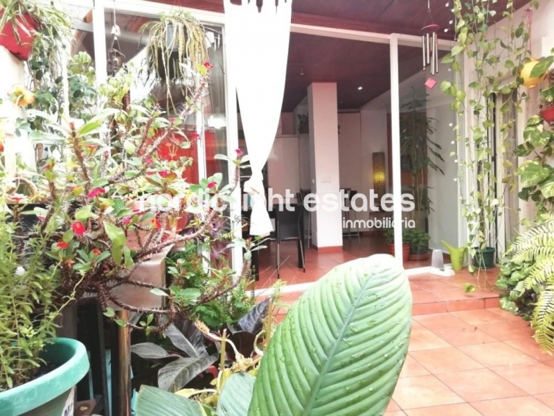 Apartment and 2 commercial premises in the centre of Nerja