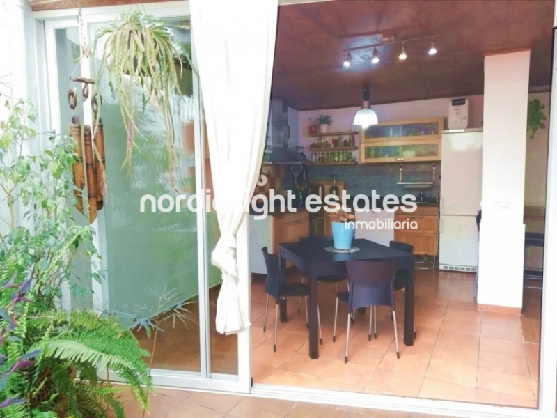 Apartment and 2 commercial premises in the centre of Nerja