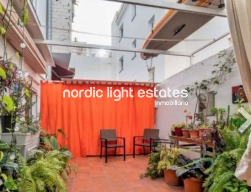 Apartment and 2 commercial premises in the centre of Nerja