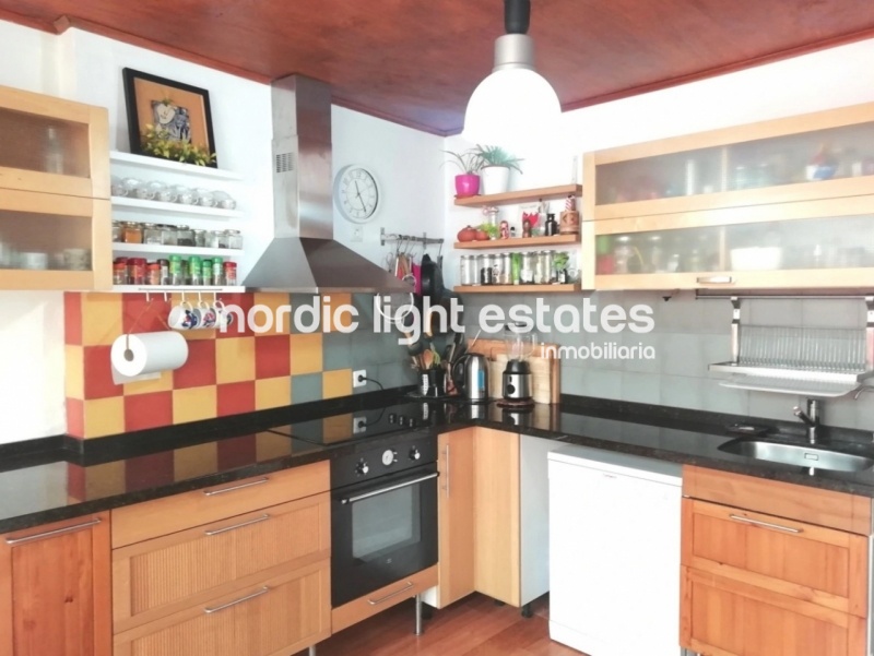 Apartment and 2 commercial premises in the centre of Nerja