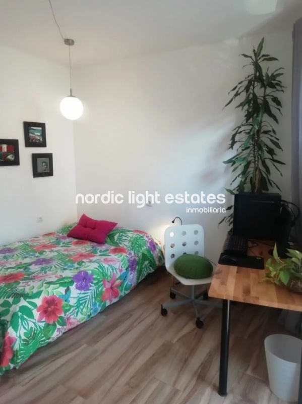 Apartment and 2 commercial premises in the centre of Nerja