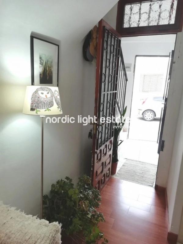 Apartment and 2 commercial premises in the centre of Nerja