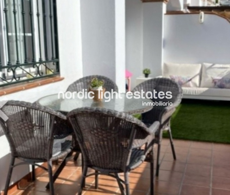 Casa adosada con piscina y parking comunitaria