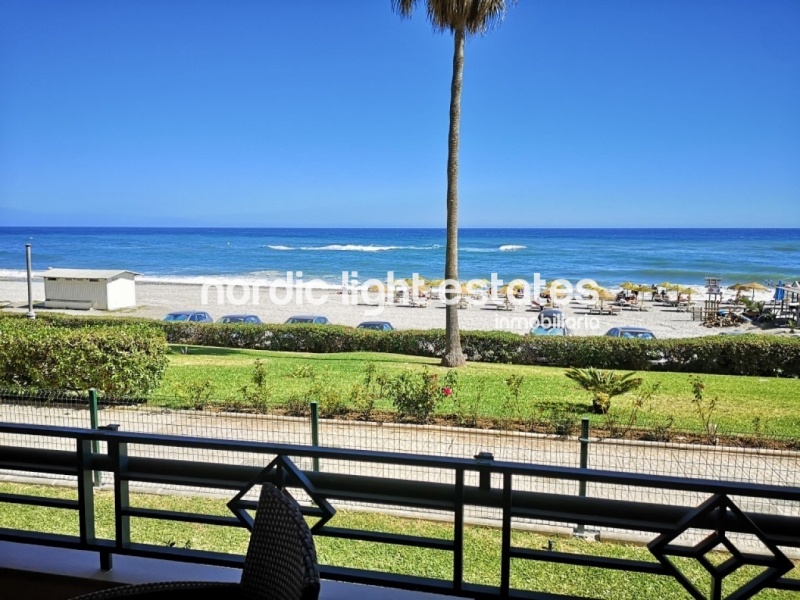 Beachfront apartment with parking space and store room