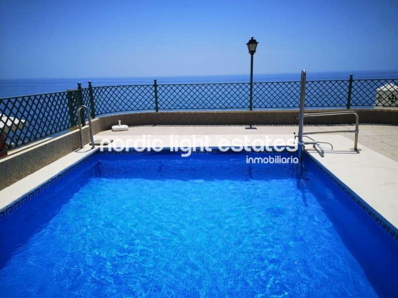 Beachfront apartment with parking space and store room