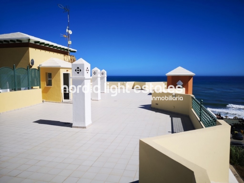 Beachfront apartment with parking space and store room