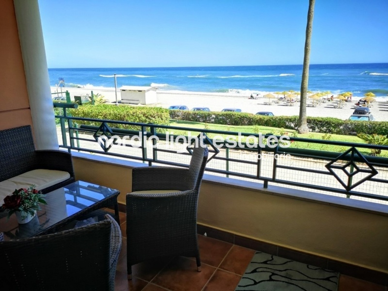 Beachfront apartment with parking space and store room