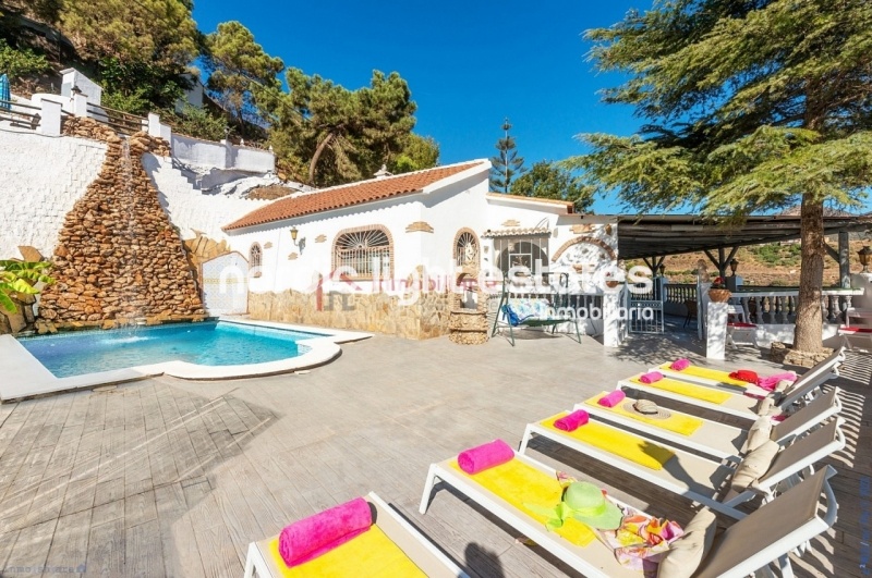 Propiedades similares 3 preciosas casas en 1 en Frigiliana