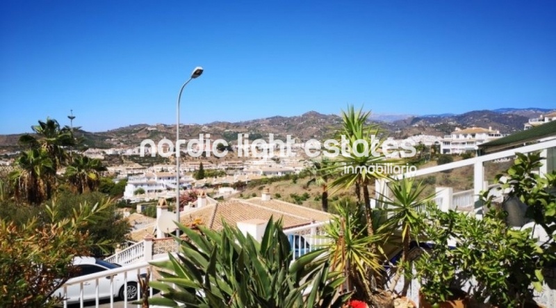 Moderno apartamento con gran terraza y piscina comunitaria en Torrox Park