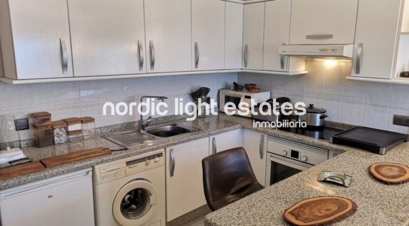 Moderno apartamento con gran terraza y piscina comunitaria en Torrox Park