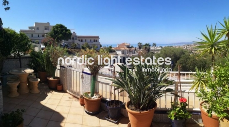 Modern apartment with large terrace and communal pool in Torrox Park