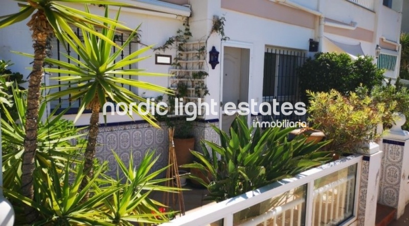 Moderno apartamento con gran terraza y piscina comunitaria en Torrox Park