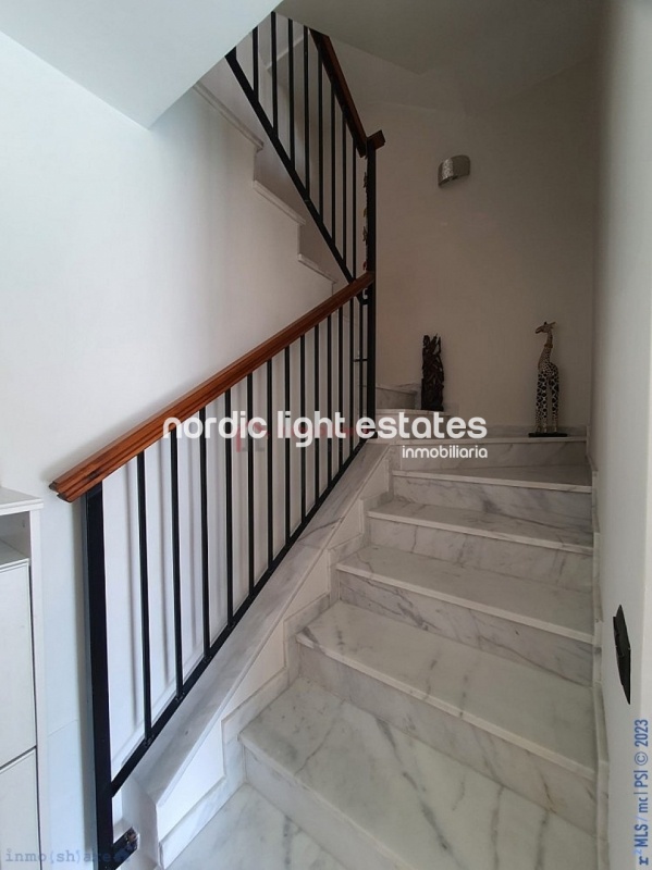 Impresionante villa semi adosada prácticamente nueva
