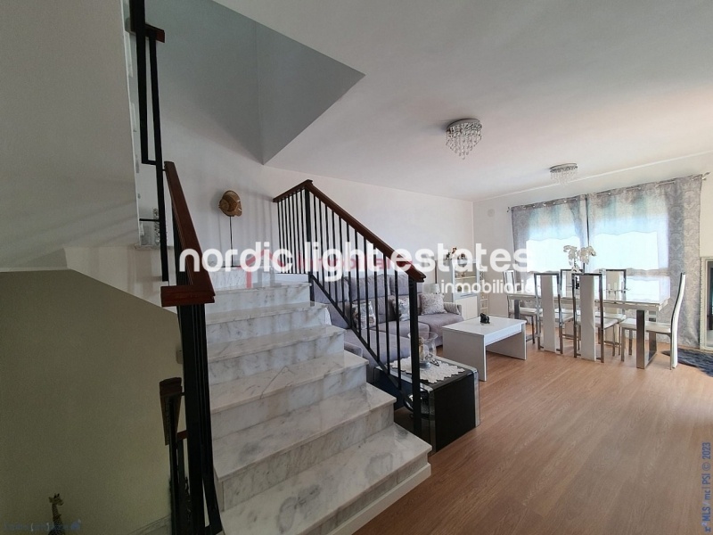 Impresionante villa semi adosada prácticamente nueva