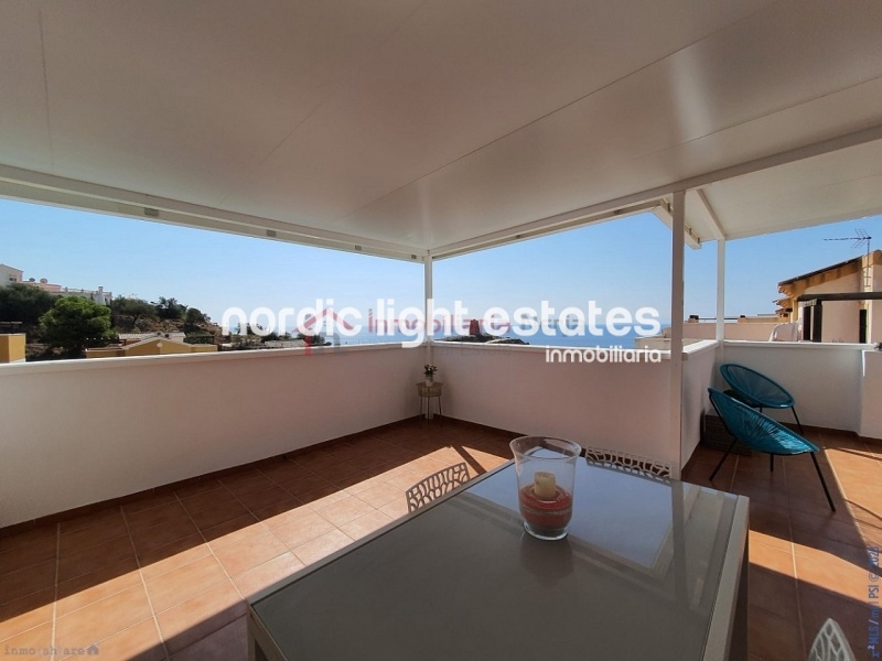 Impresionante villa semi adosada prácticamente nueva