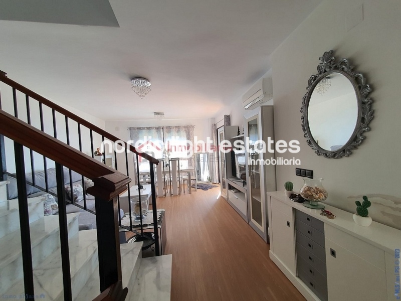 Impresionante villa semi adosada prácticamente nueva