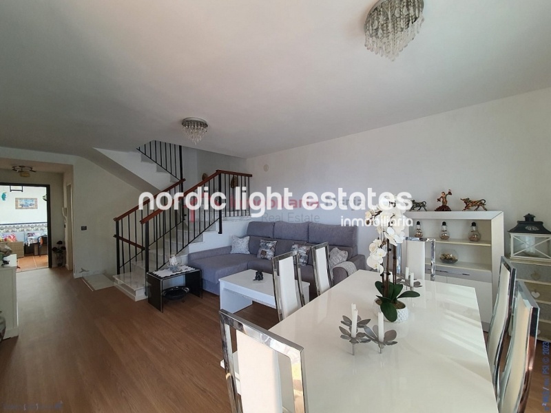 Impresionante villa semi adosada prácticamente nueva