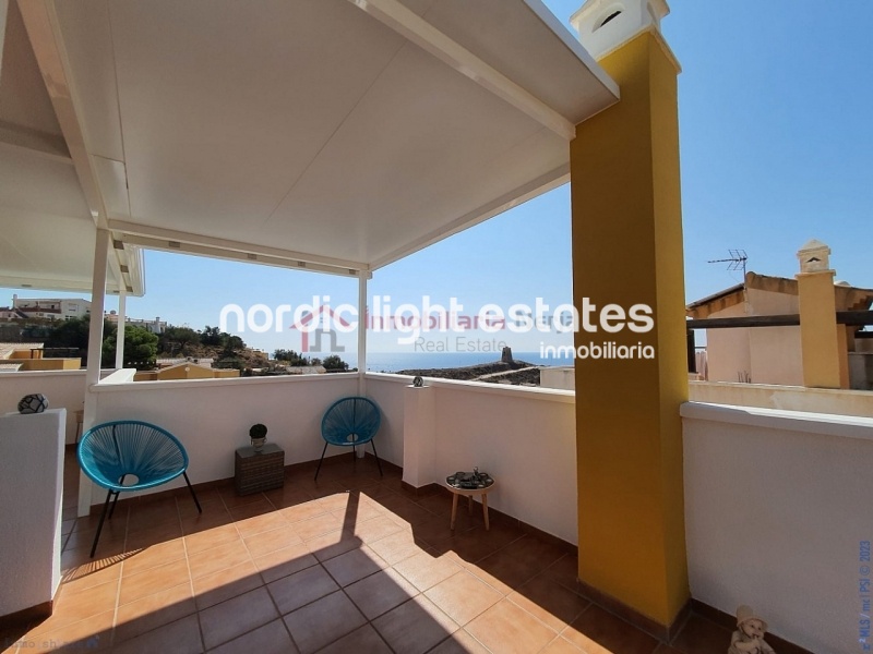 Impresionante villa semi adosada prácticamente nueva