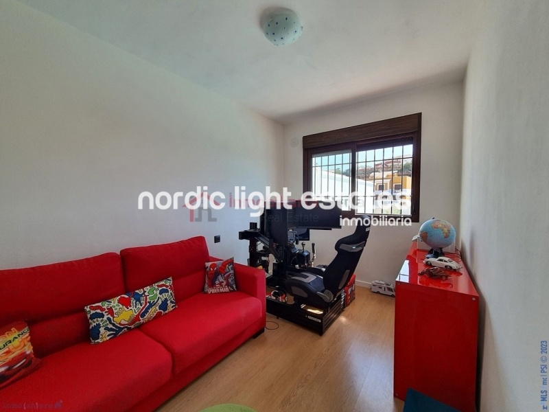 Impresionante villa semi adosada prácticamente nueva