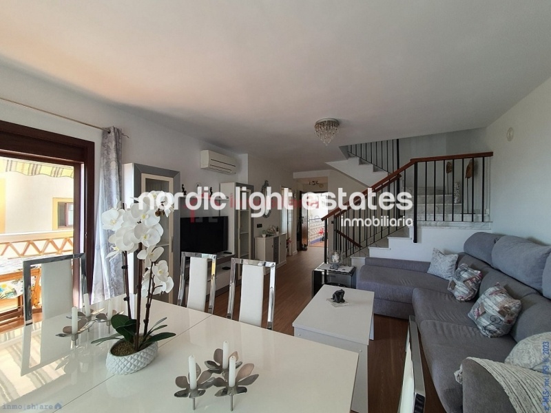 Impresionante villa semi adosada prácticamente nueva