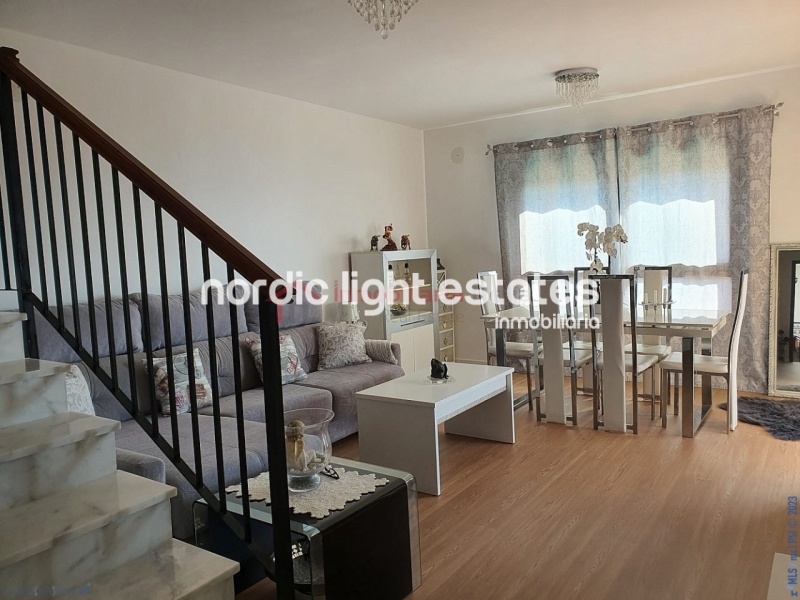 Impresionante villa semi adosada prácticamente nueva