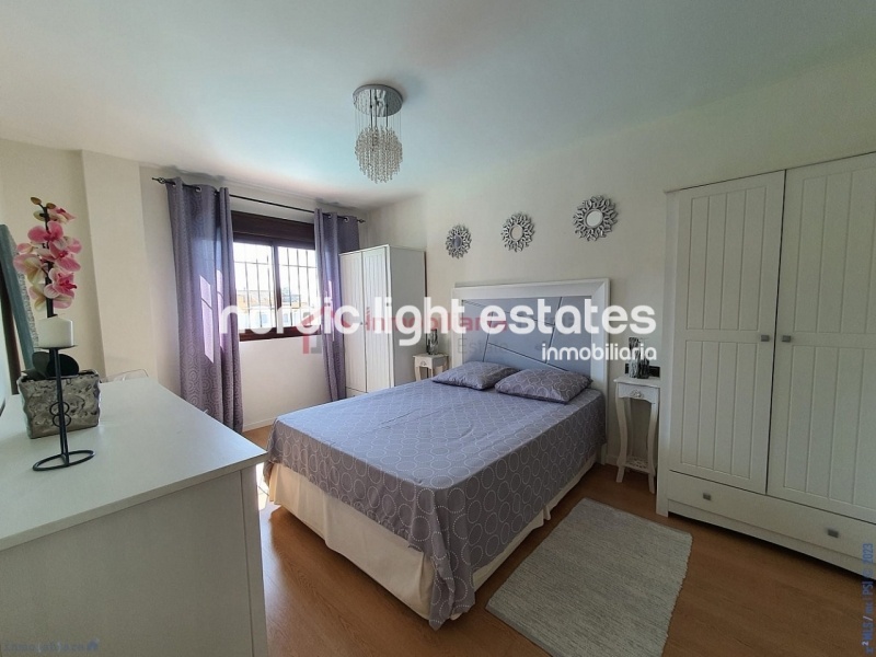 Impresionante villa semi adosada prácticamente nueva