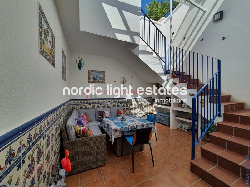 Impresionante villa semi adosada prácticamente nueva