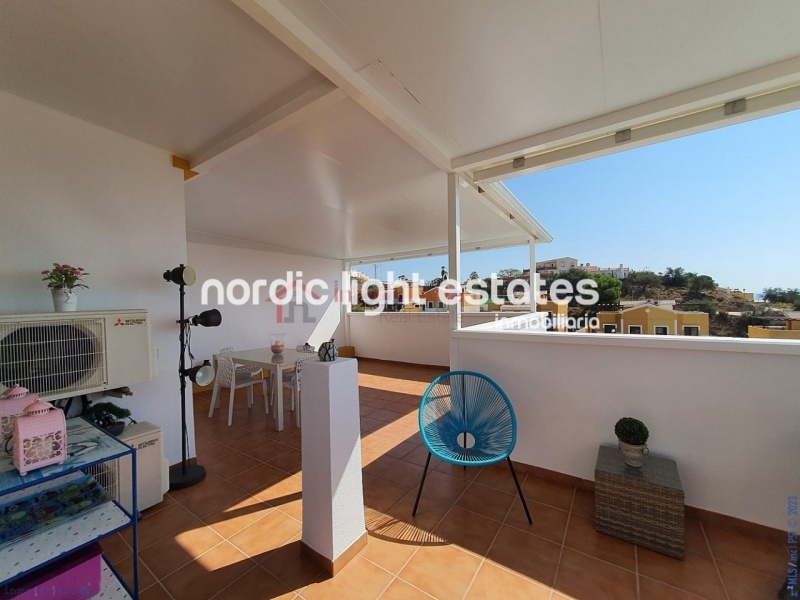 Impresionante villa semi adosada prácticamente nueva
