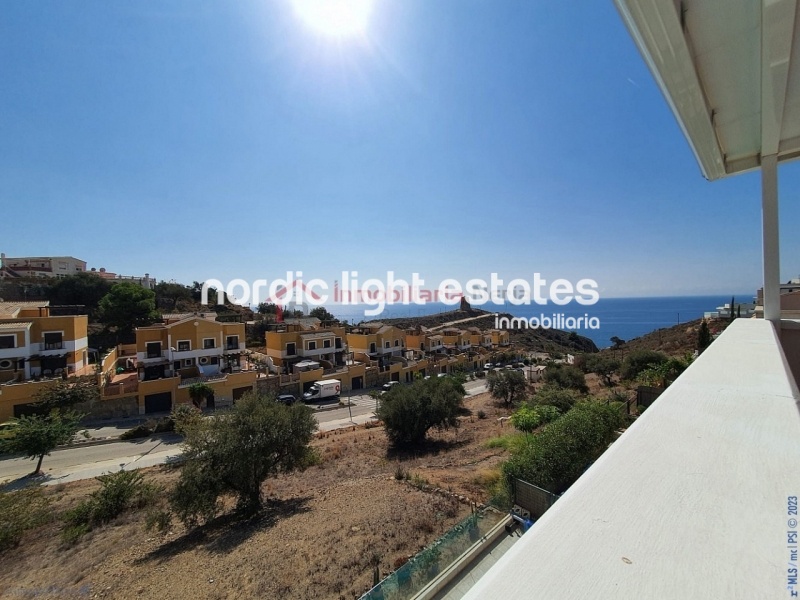 Impresionante villa semi adosada prácticamente nueva